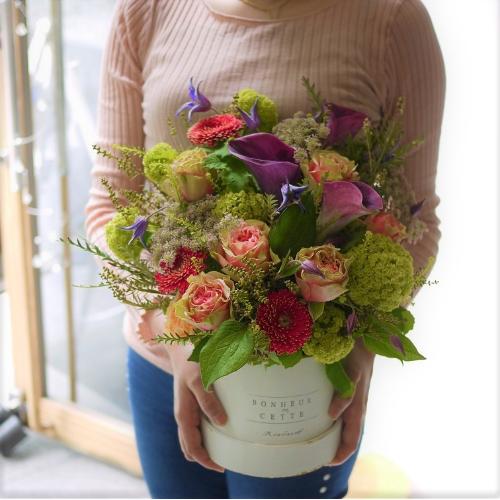 �J���t���A�����W�@�ォ��g����ؐ��{�b�N�X�t�����[