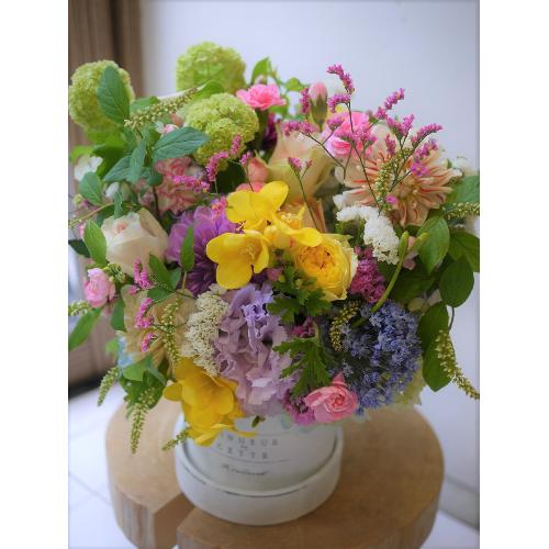 �J���t���A�����W�@�ォ��g����ؐ��{�b�N�X�t�����[6